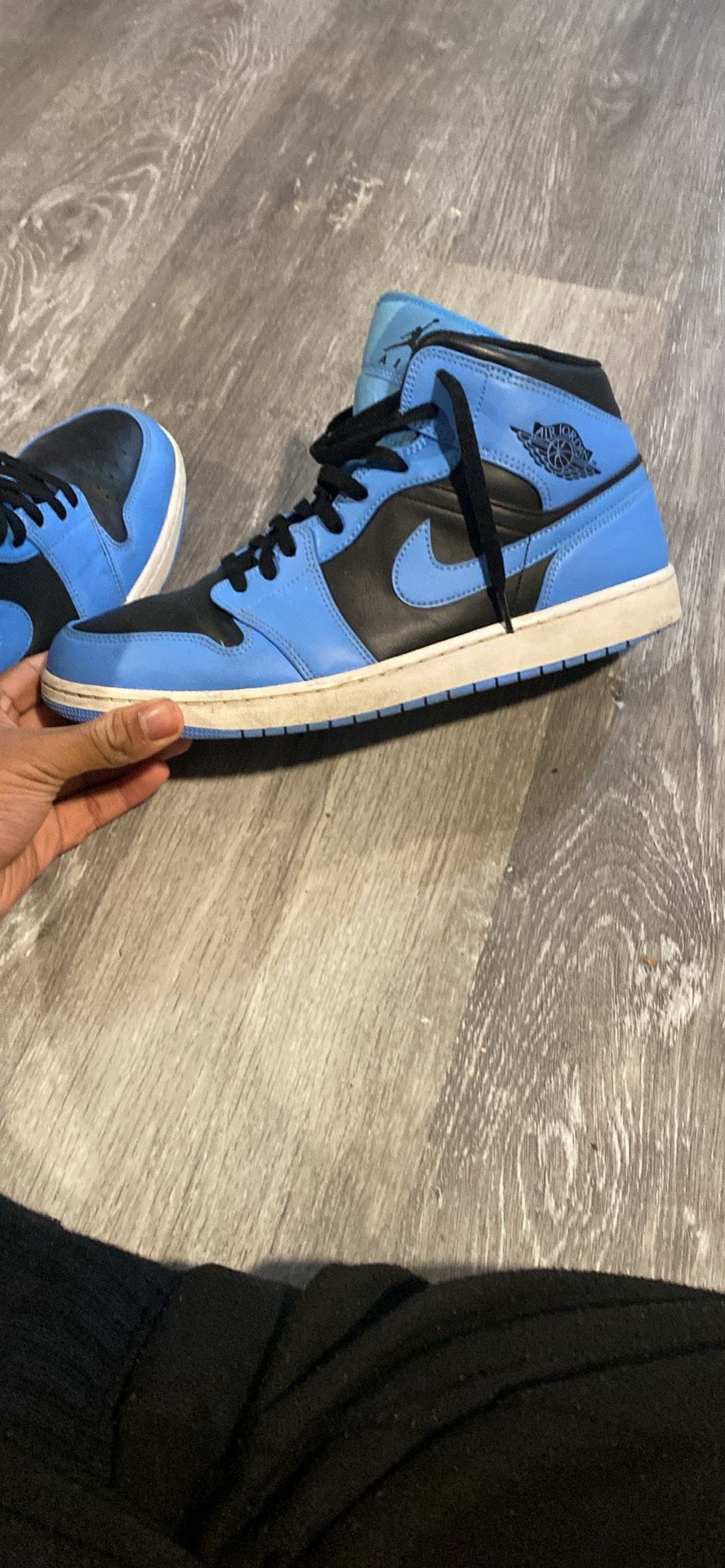 Jordan 1 Mid University Blue
