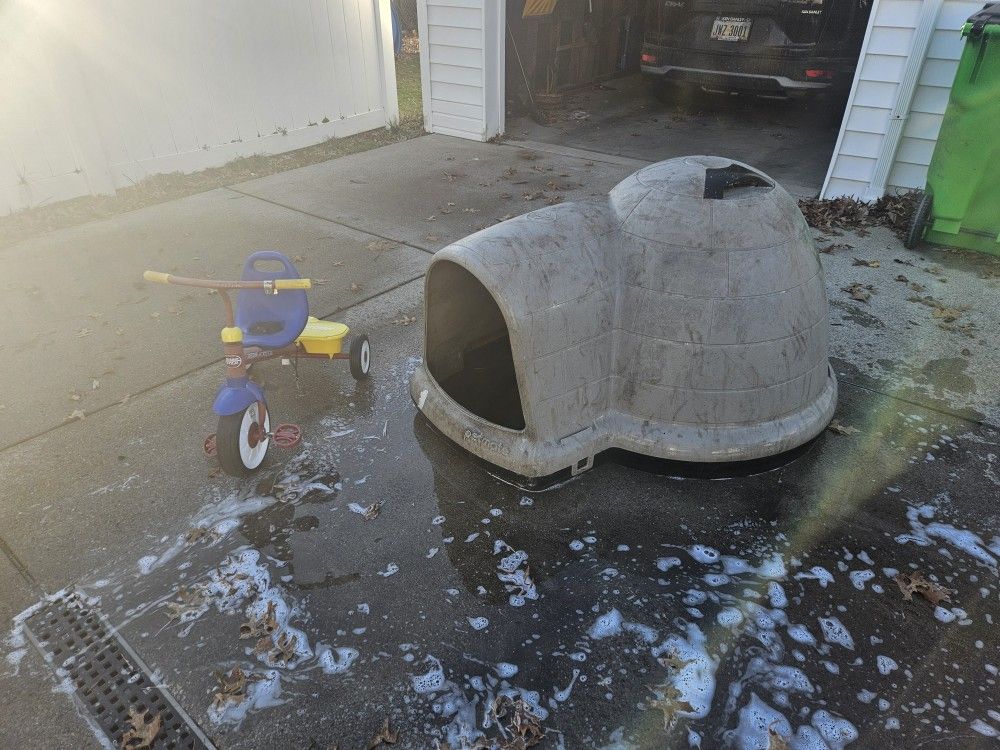 XXL IGLO DOG HOUSE FOR WINTER 