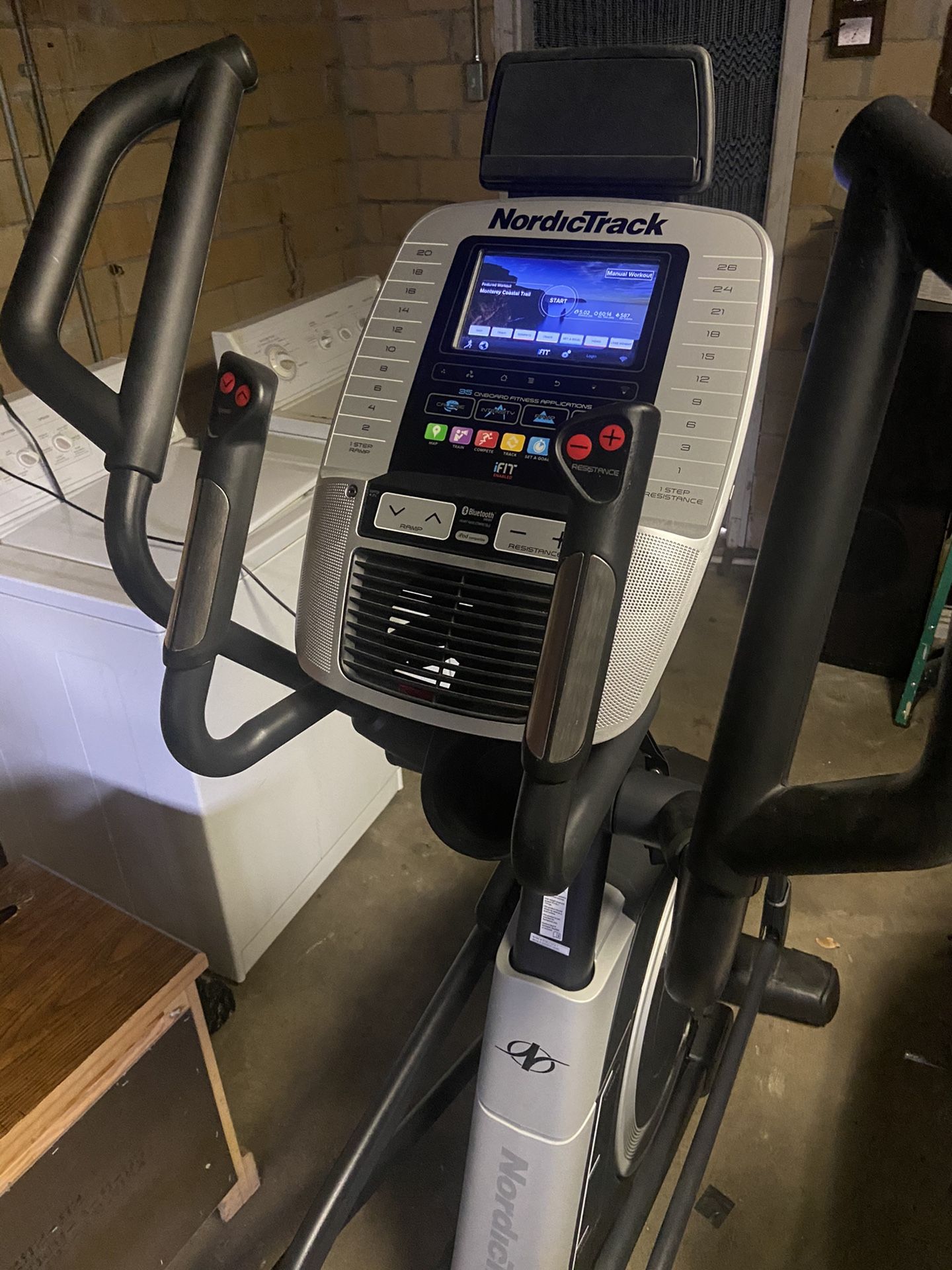 Super Nice NordicTrack Elliptical w/Bluetooth (Comes With Extra New Screen Worth $650 Alone) 