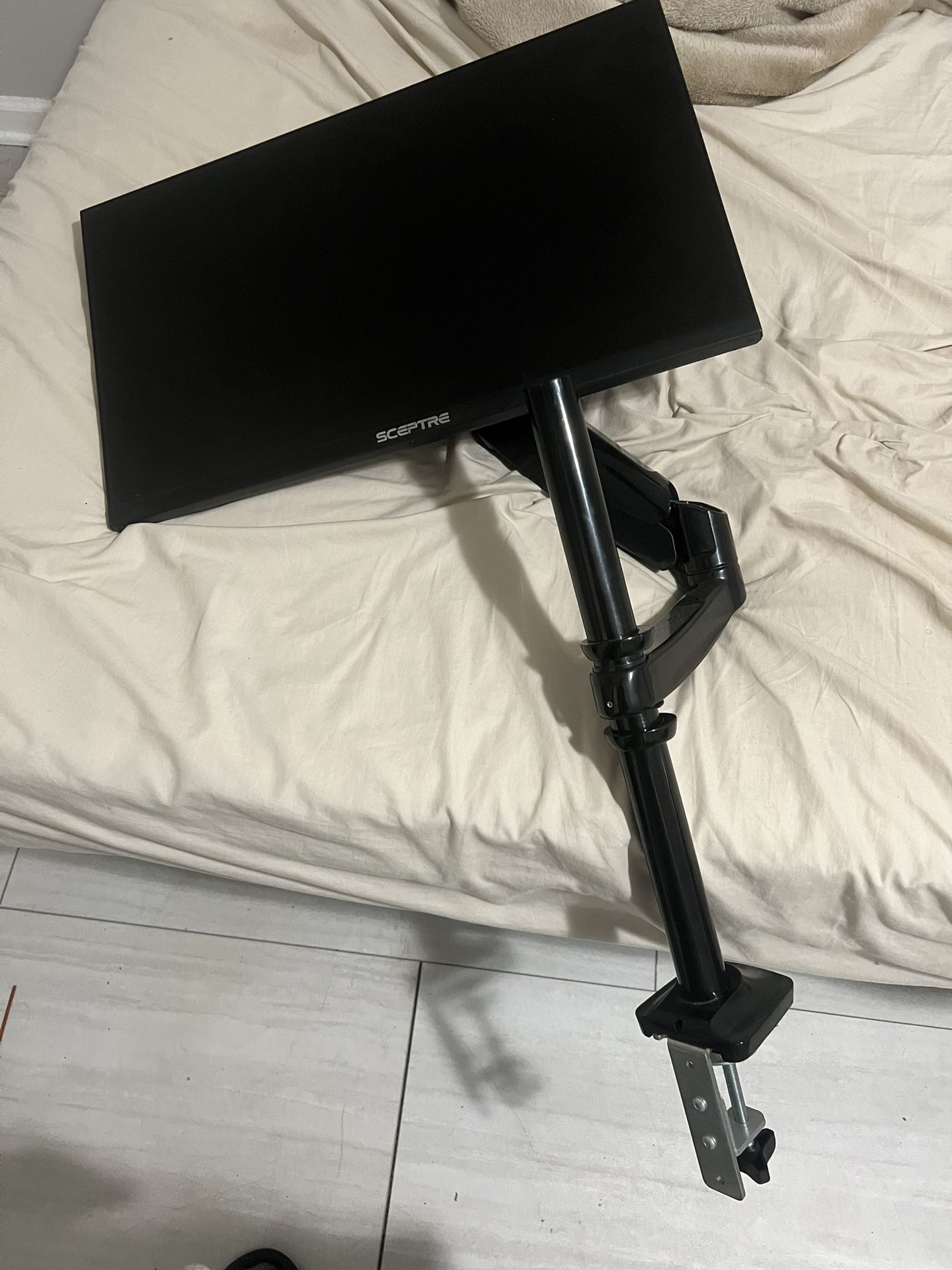 24 Inch Specter 75hz 1080 HD Monitor W/ Table Mount