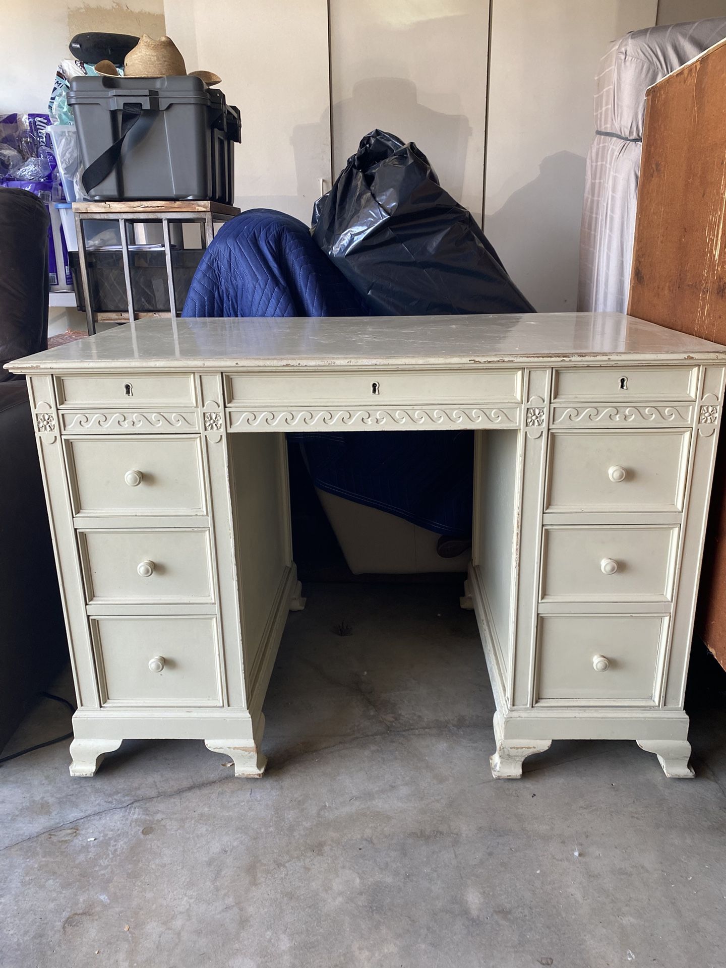 ANTIQUE DESK