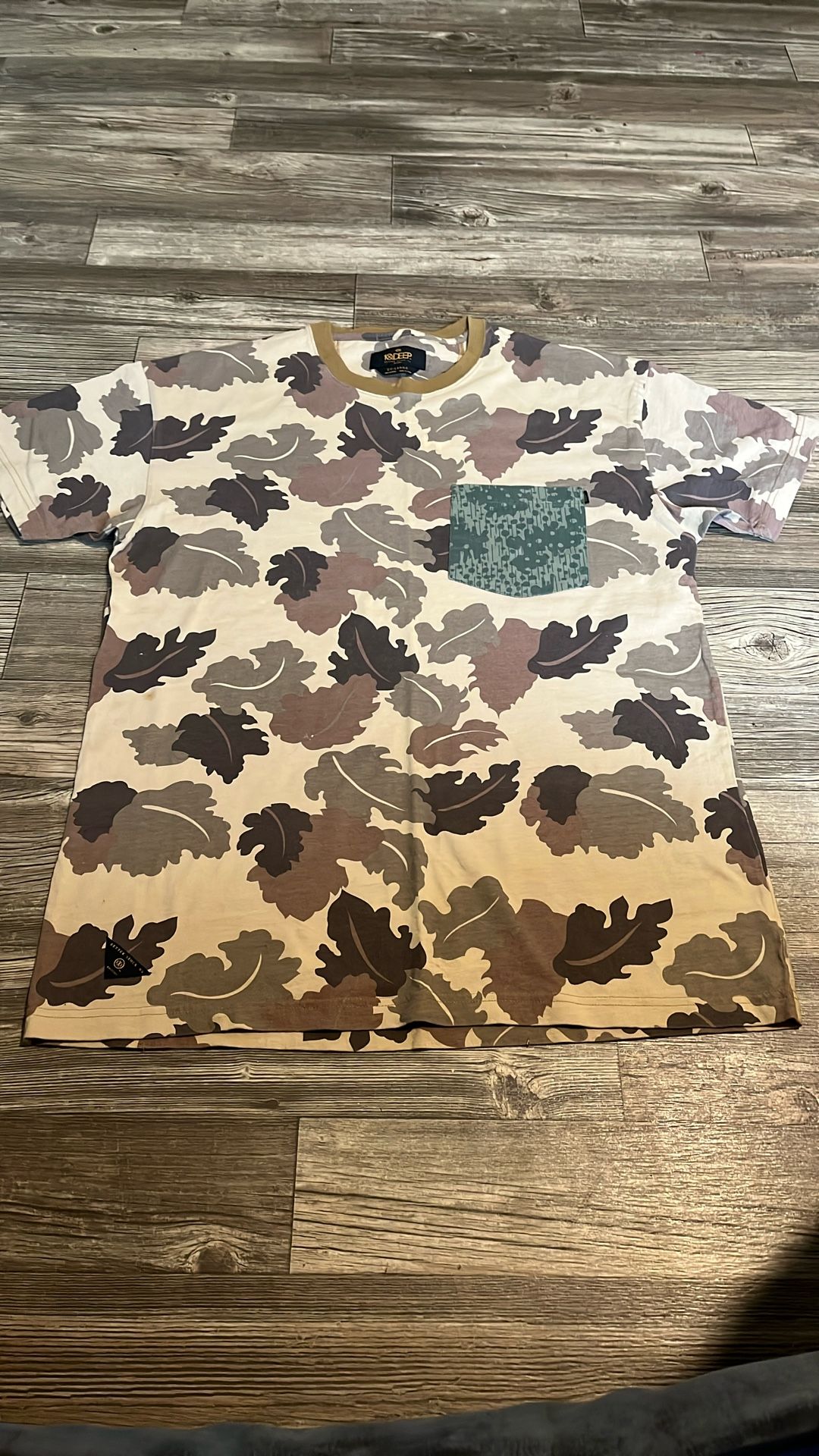10 Deep Camo Leaves T-shirt 2XL