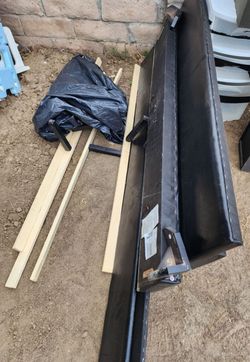 FREE!! FULL SIZE BED FRAME AND MIRROR IN VAN NUYS!! FREE!!