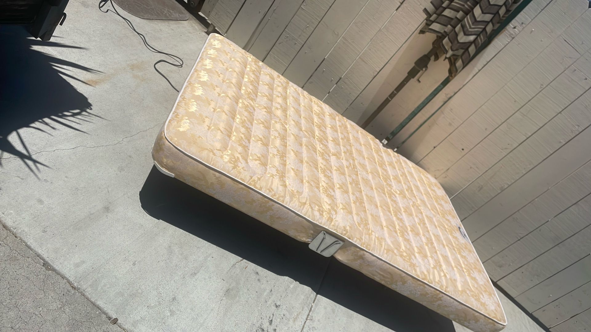 Sleeper Lounge Supreme 