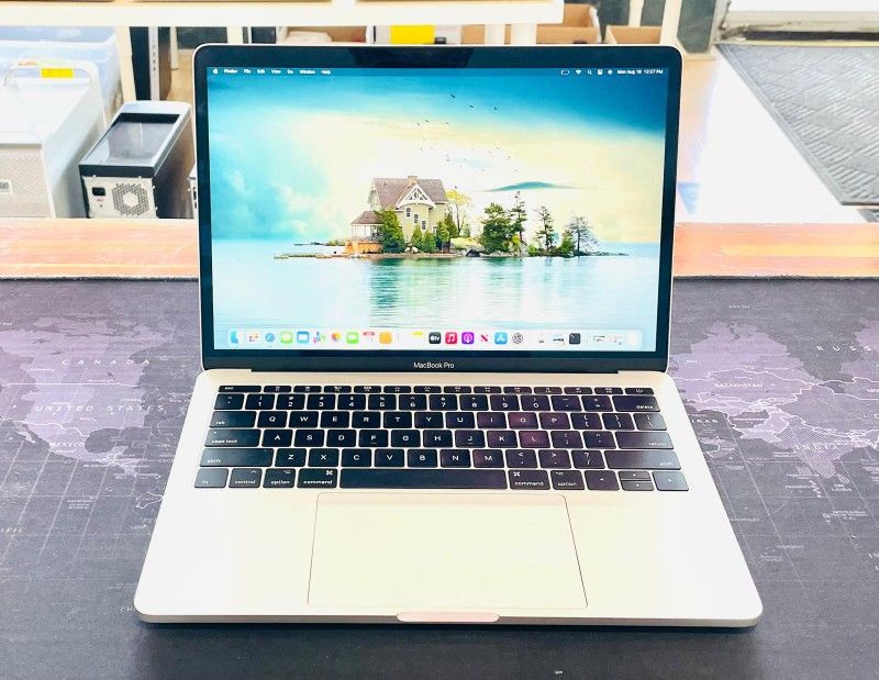 Apple MacBook Pro 13” 2017 Core i7 16GB RAM 256GB SSD OS