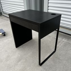 IKEA Modern Desk With Drawer (excellent condition)