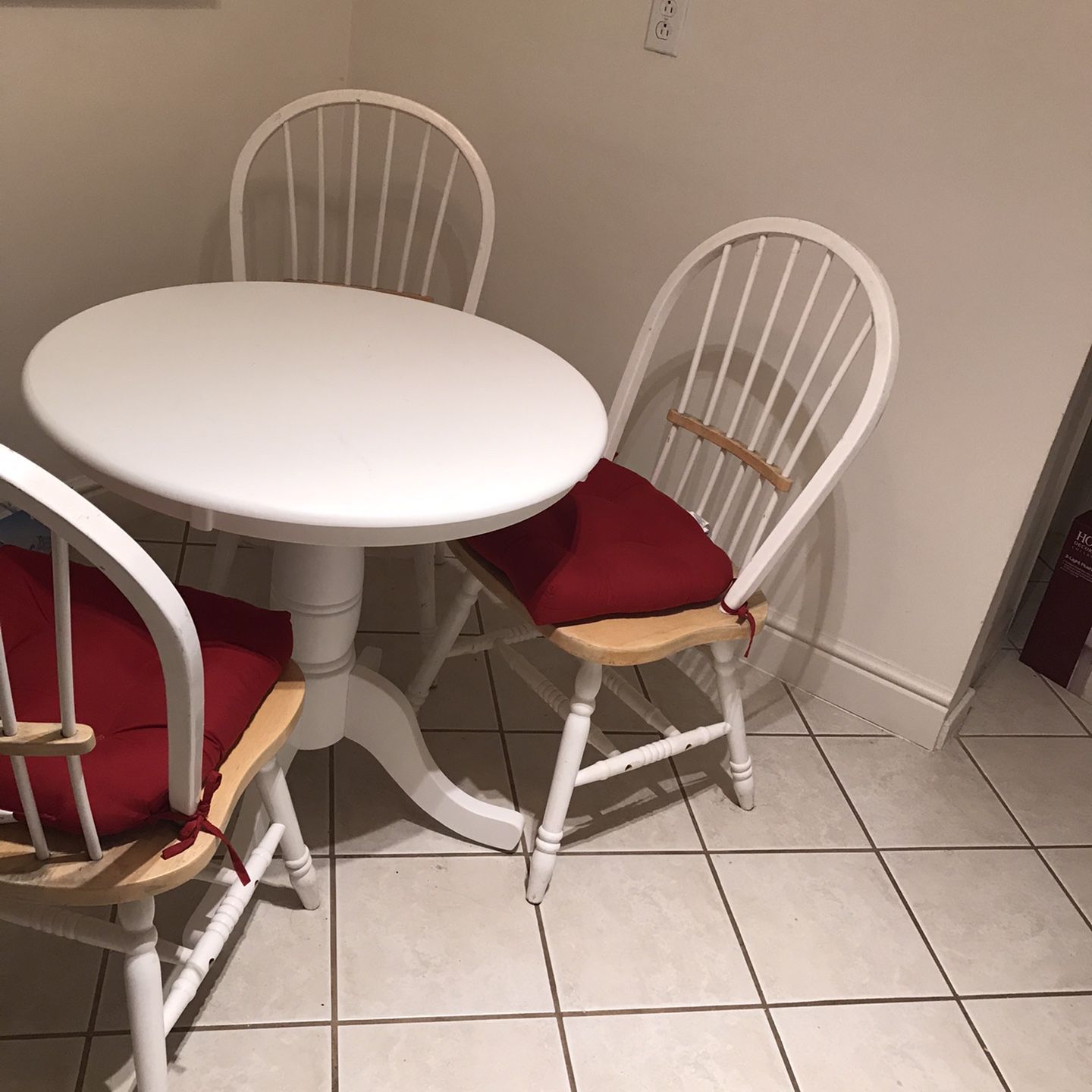 Kitchen Table With Free Chairs And Cushions