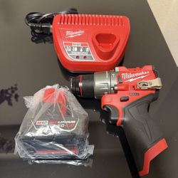 Milwakuee Drill Battery 4ah And Charger 