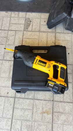 DeWALT 18V cordless reciprocating saw