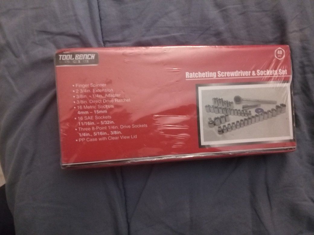 40 Piece Ratcheting Screwdriver And Socket Set 