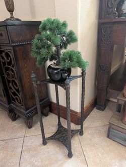 Vintage Style Metal Plant Stand