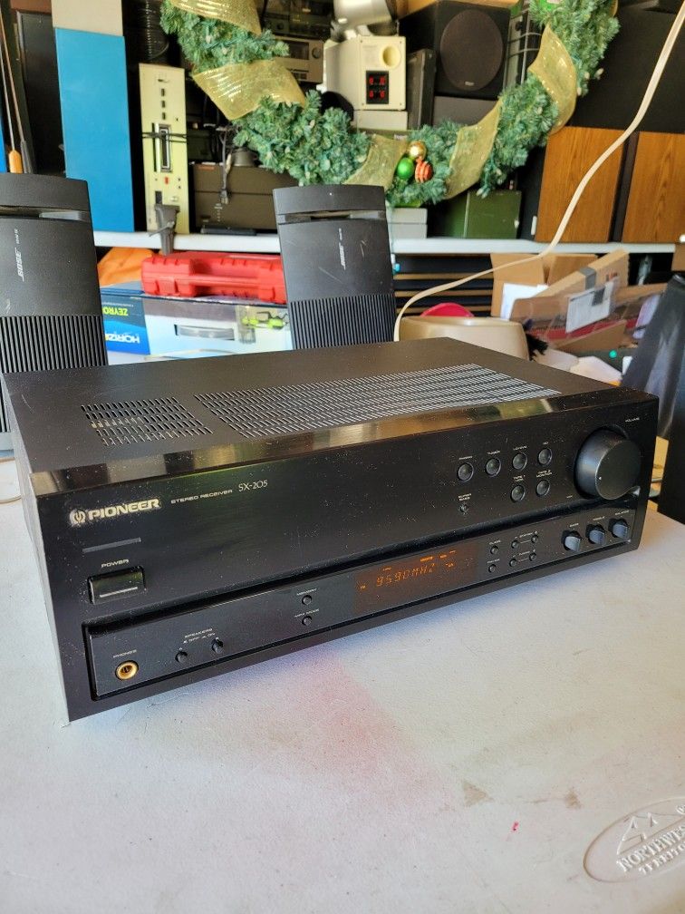 Vintage Pioneer SX-205 FM/AM Stereo Receiver 