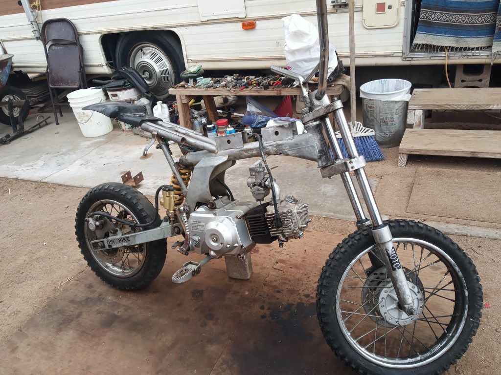 Moto sports 110cc dirt bike it runs just needs alot of parts