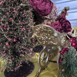 Vintage-Style Elf on Sleigh Christmas Centerpiece