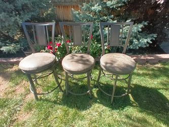Set of 3 Rotating Swiveling Bar Stools 39" tall 20" from seat to floor