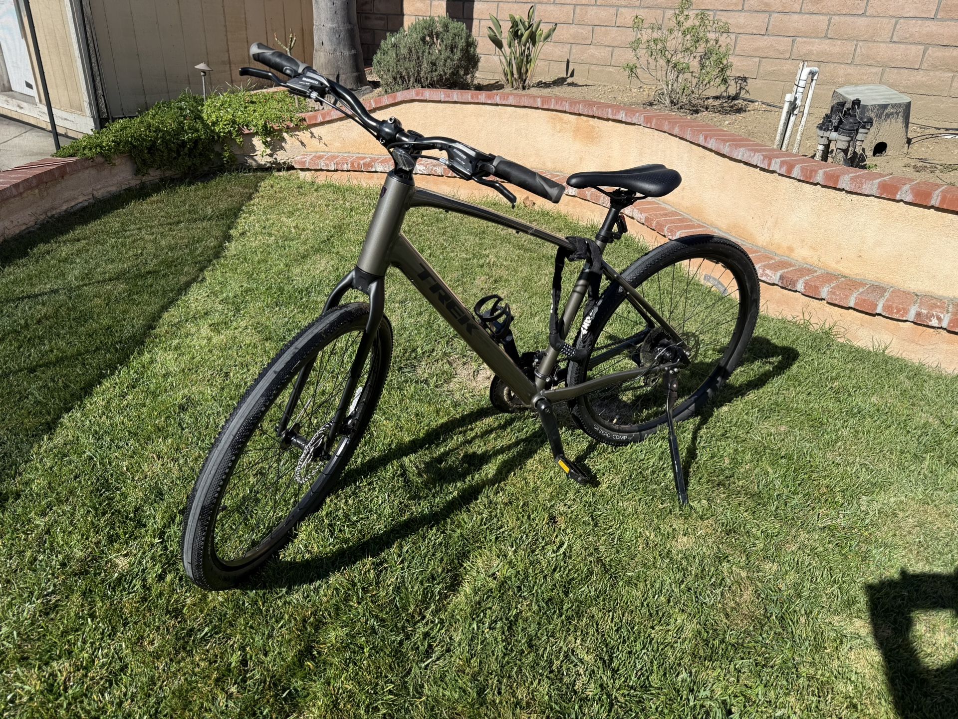 Trek Dual Sport 1 Hybrid Bike