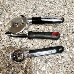 Pizza cutter/Can opener/peeler 