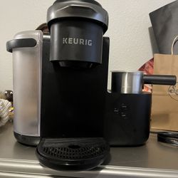 Keurig With Frother And Kcups 
