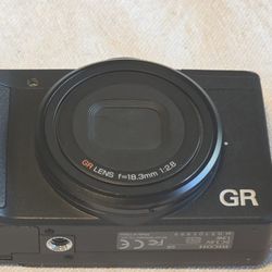 RICOH GR (GR "1" "Digital")