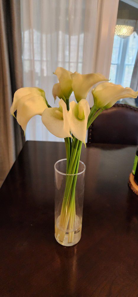 White Colla Lily Flowers With Vase 