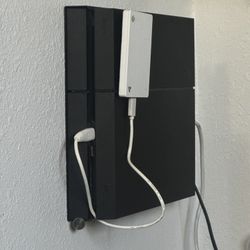 PS4 + Controllers + Games