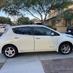 2011 Nissan Leaf /Electric