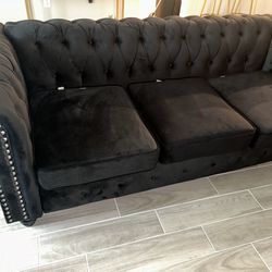 Tuffed Sofa Set