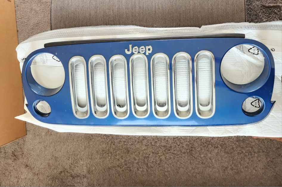 2007 - 2018 OEM Jeep Wrangler Grille w/ Chrome Inserts 