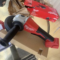10:28 Milwaukee M18 18V Lithium-lon Brushless Cordless 4-1/2 in./5 in. Grinder w/Paddle Switch