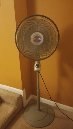 18in LASKO FAN WITH REMOTE CONTROL for Sale in Laurel, MD - OfferUp