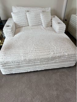 Oversized Modern Faux Fur Lounge Chaise Sofa Bed w/ Cup Holders & Pillows