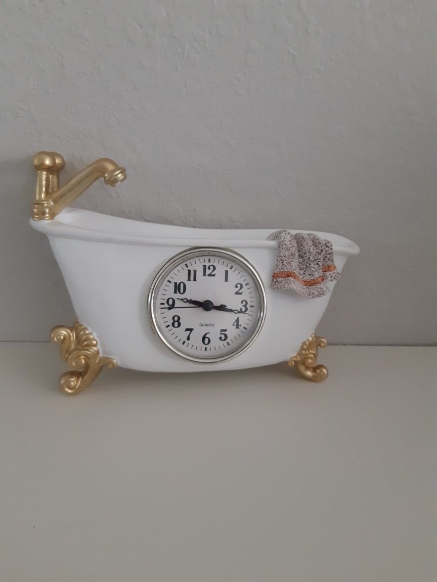 BATHROOM WALL CLOCK It WORKS PERFECT 