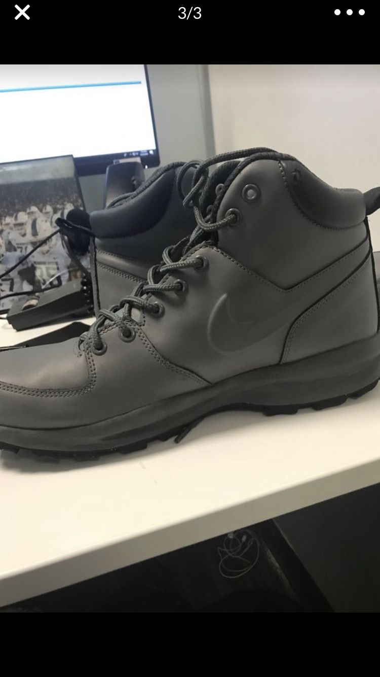 Nike boots SZ 11