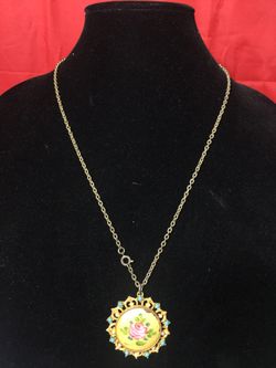 Gold Plated Pendent Charm w/ Rose design