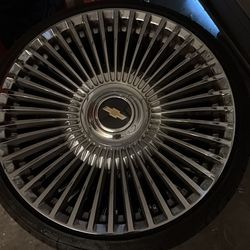 22 inch rims with 3 good tires