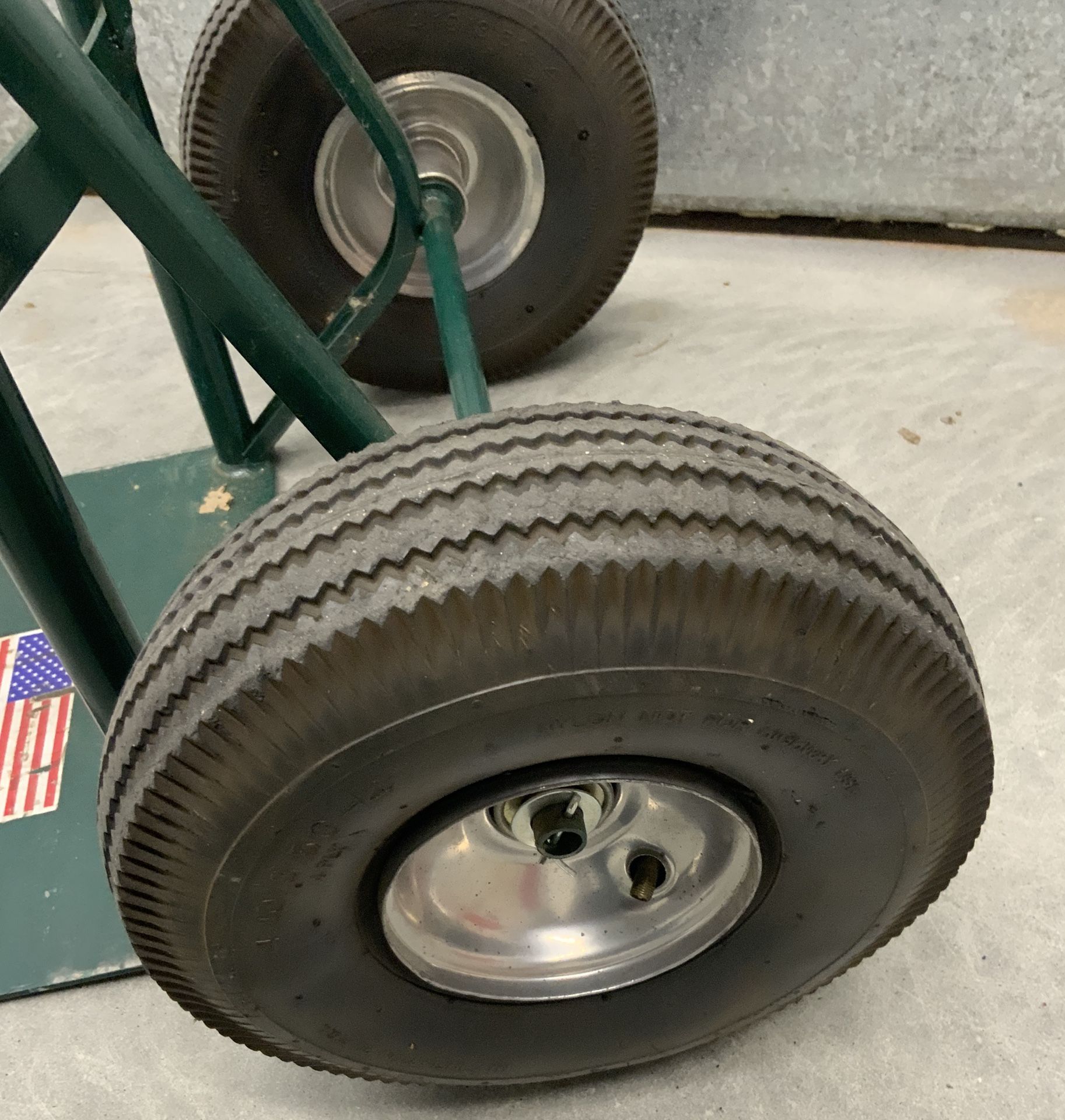 🦃 MILWAUKEE Steel P-Handle Heavy Duty Hand Truck Dolly - 800-Lb. Capacity, 10in. Pneumatic Tires... Value $140