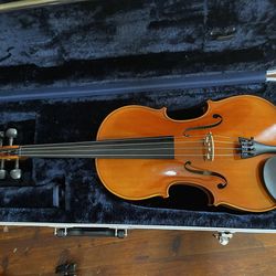 Eastman Viola 15.5" Model VA155 with Shoulder Rest and Hard Case