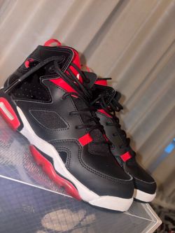 5YBlack and red Jordan’s