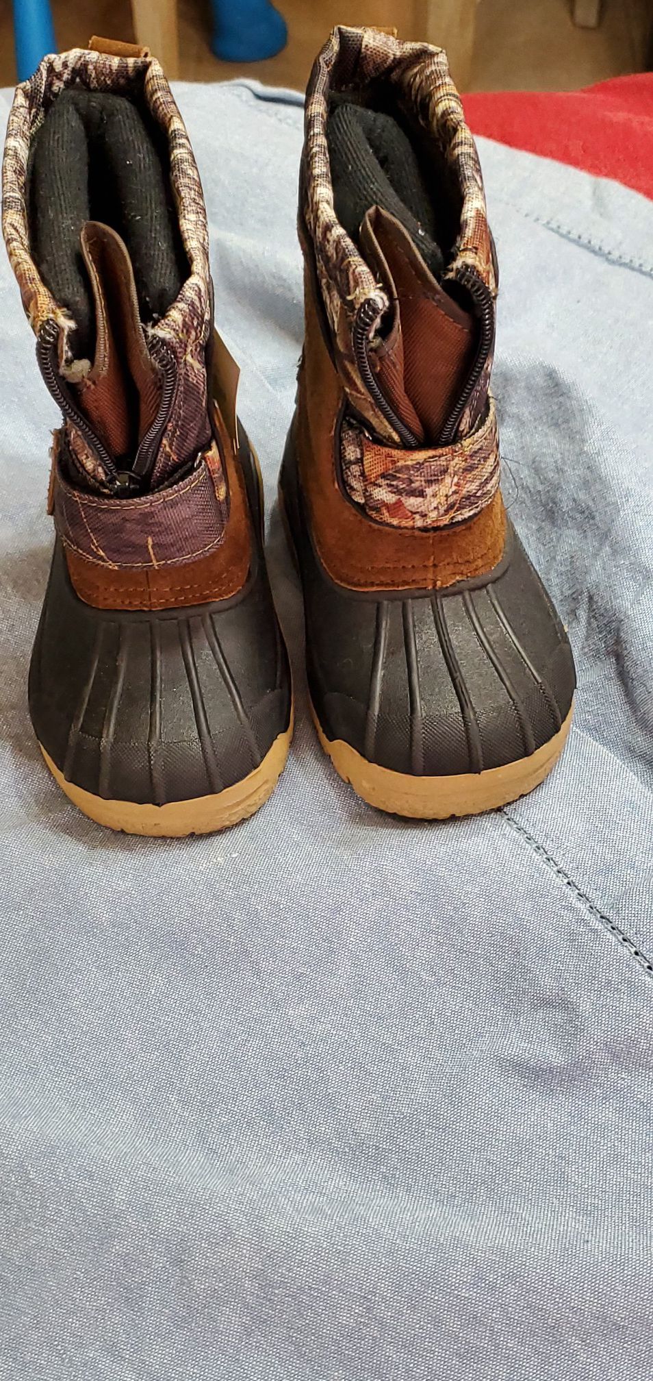Snow boots Toddler size 7 ozark trail