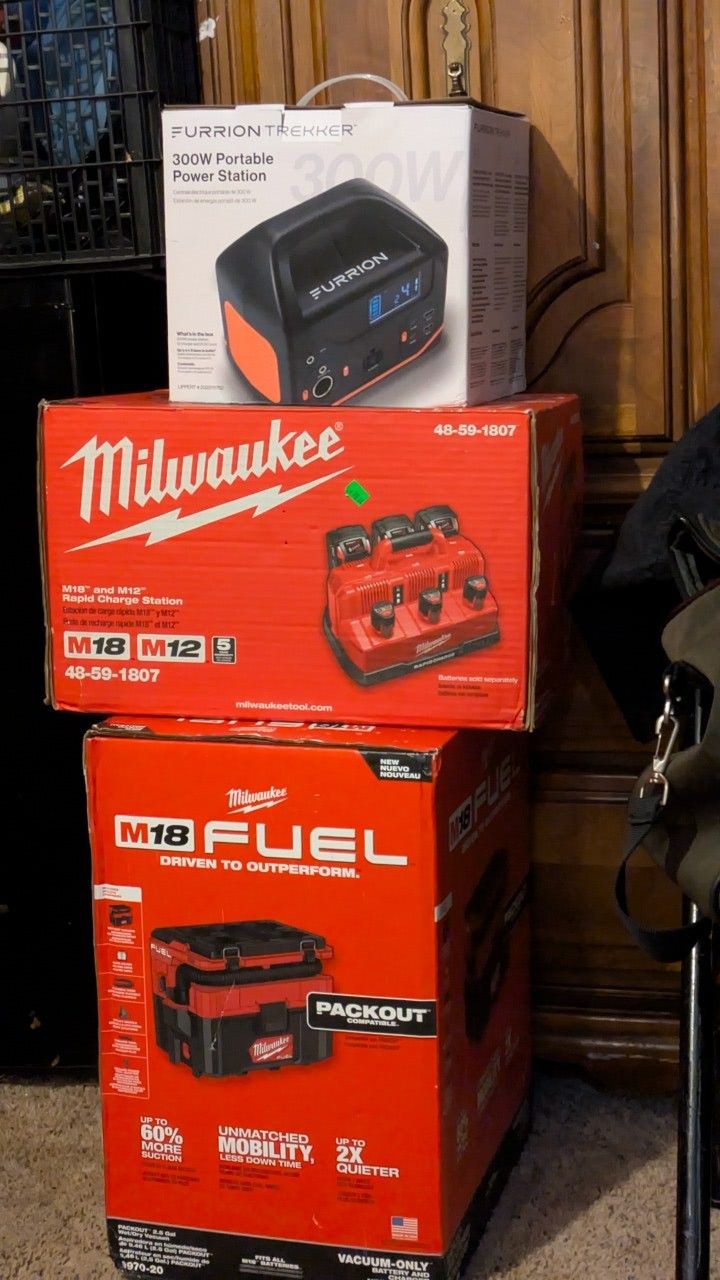 Milwaukee M18 Pack out 2.5 Gal Wet Dry Vac Milwaukee M18 M12 RAPID CHARGE Station Furrion Trekker Portable Power Station