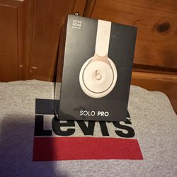 Beats 🎧 Solo Pro Ivory Color Brand New Never Open Originally ✅ $165 Firm Price 