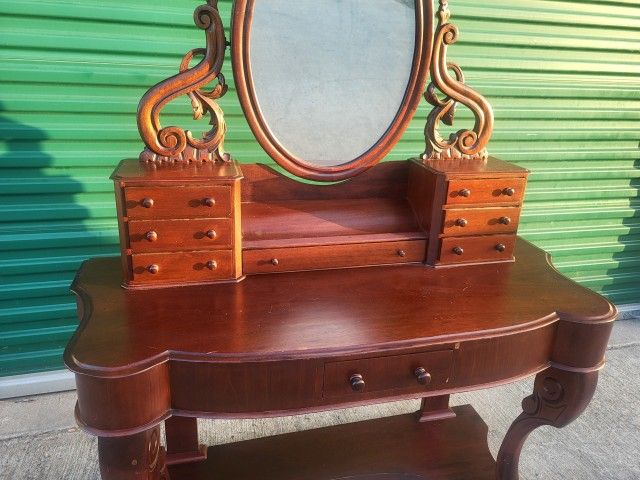 Dutchess Dressing Vanity Table