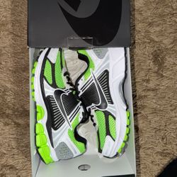 Nike Size 6.5 Men Brand New 