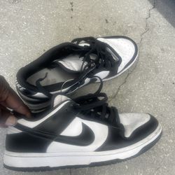 Nike Dunk Low (a) In