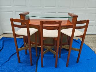 Bar console with 3 stools