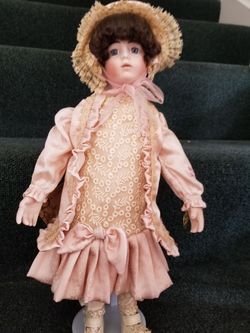 Louis Nicole collection porcelain dress is made of fine silk material.