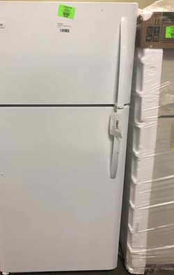 Frigidaire White Top Freezer Refrigerator 🔥 GA64
