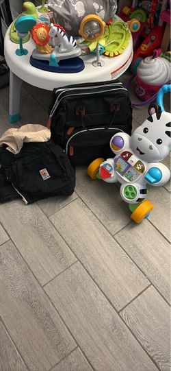 Diaper bag/baby carrier