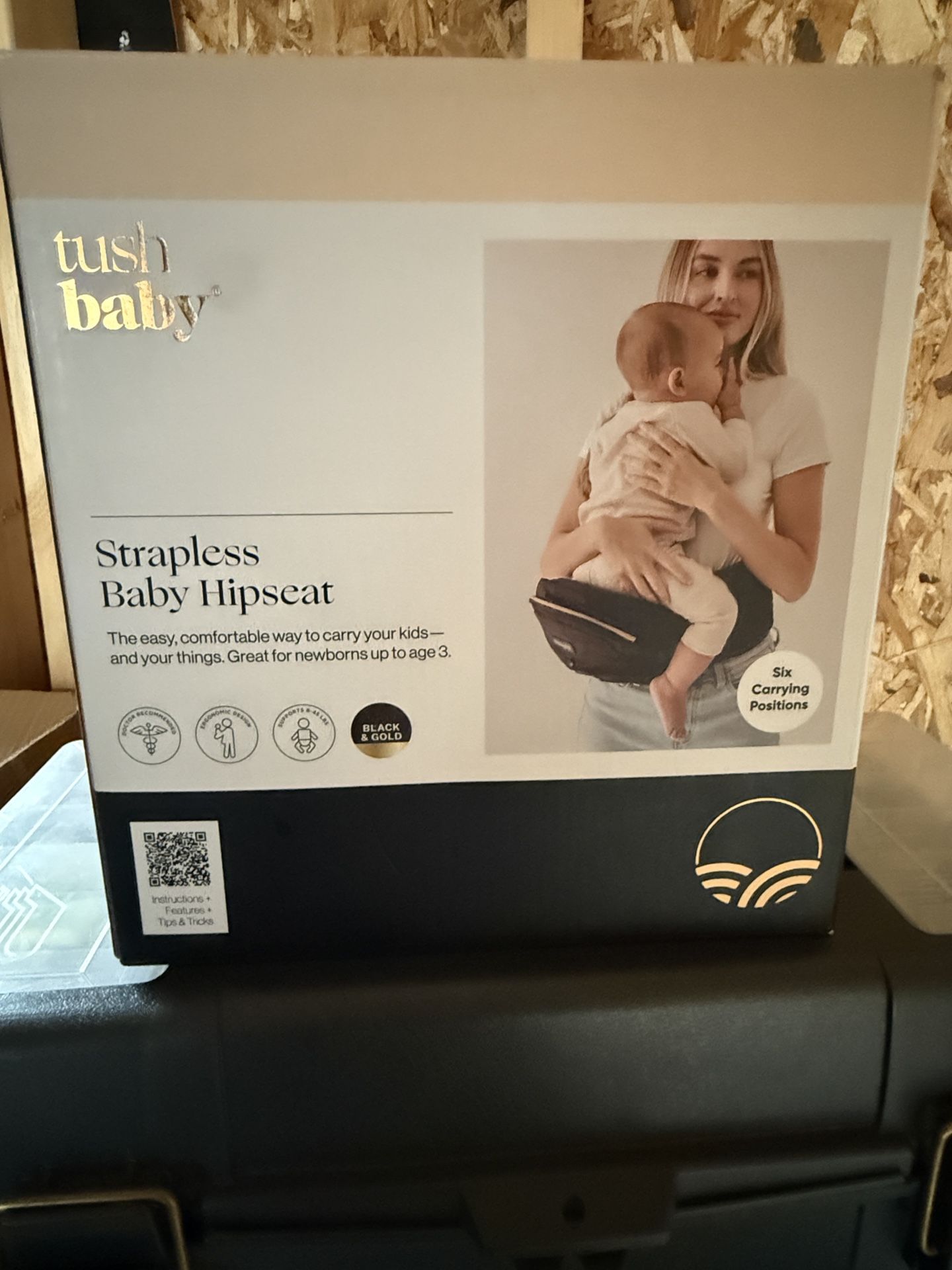 TushBaby Gray Hip Seat Six Carry Positions Storage Pocket