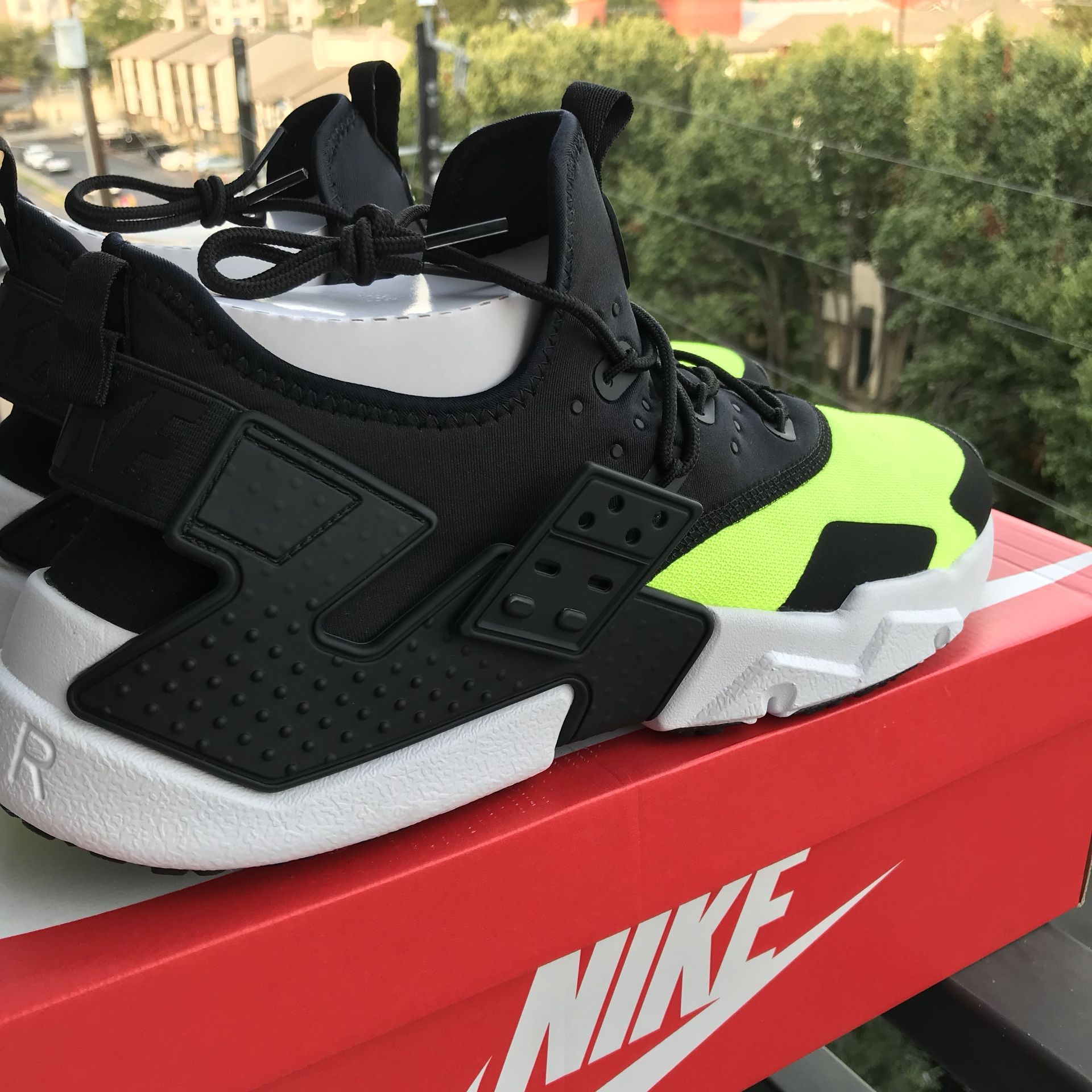 BRAND NEW Nike Air Huarache Shoes